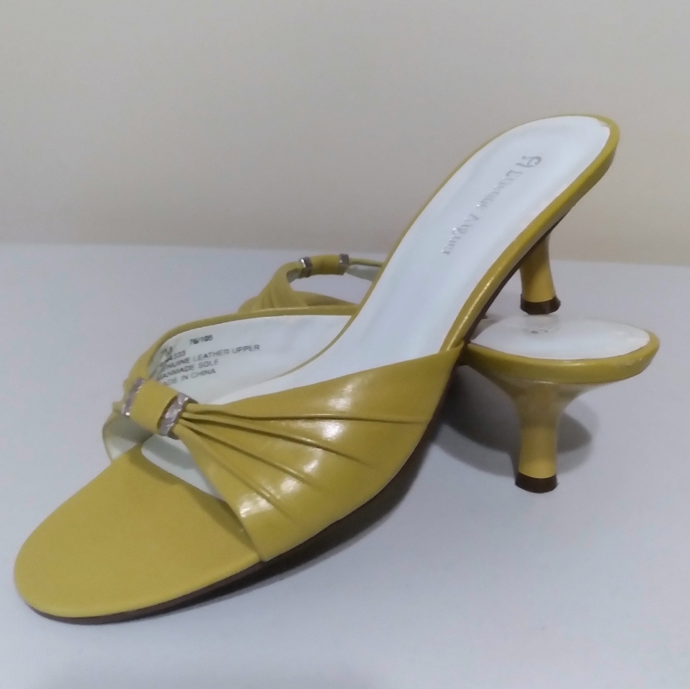Etienne Aigner Classic Slip-on‎ Preppy Peep-toe Spring Kitten Heels *Flawed*